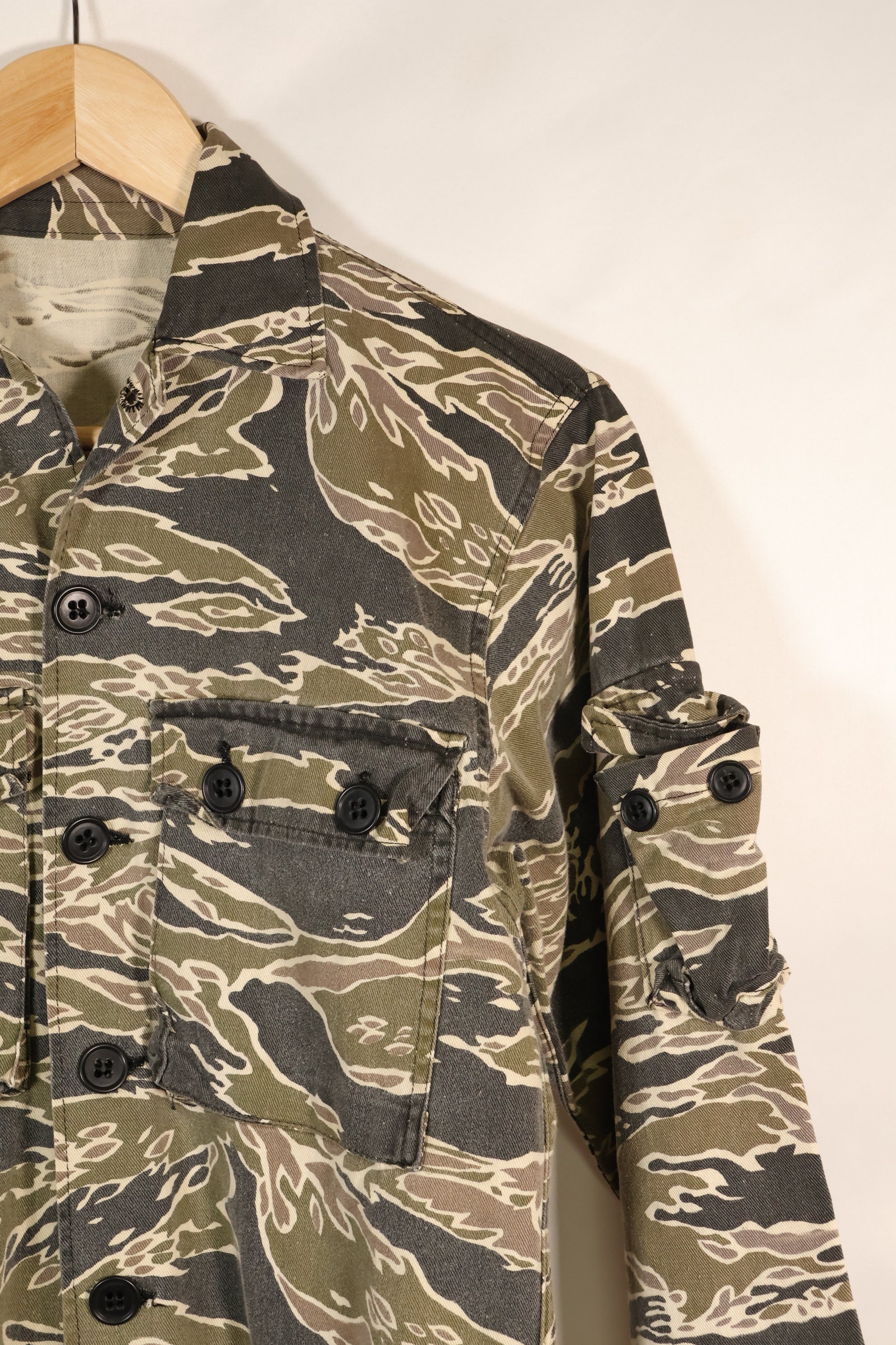1970年代前半　レイトウォーパターン　タイガーストライプ　ヘビーコットン　シャツ　退色あり　中古品