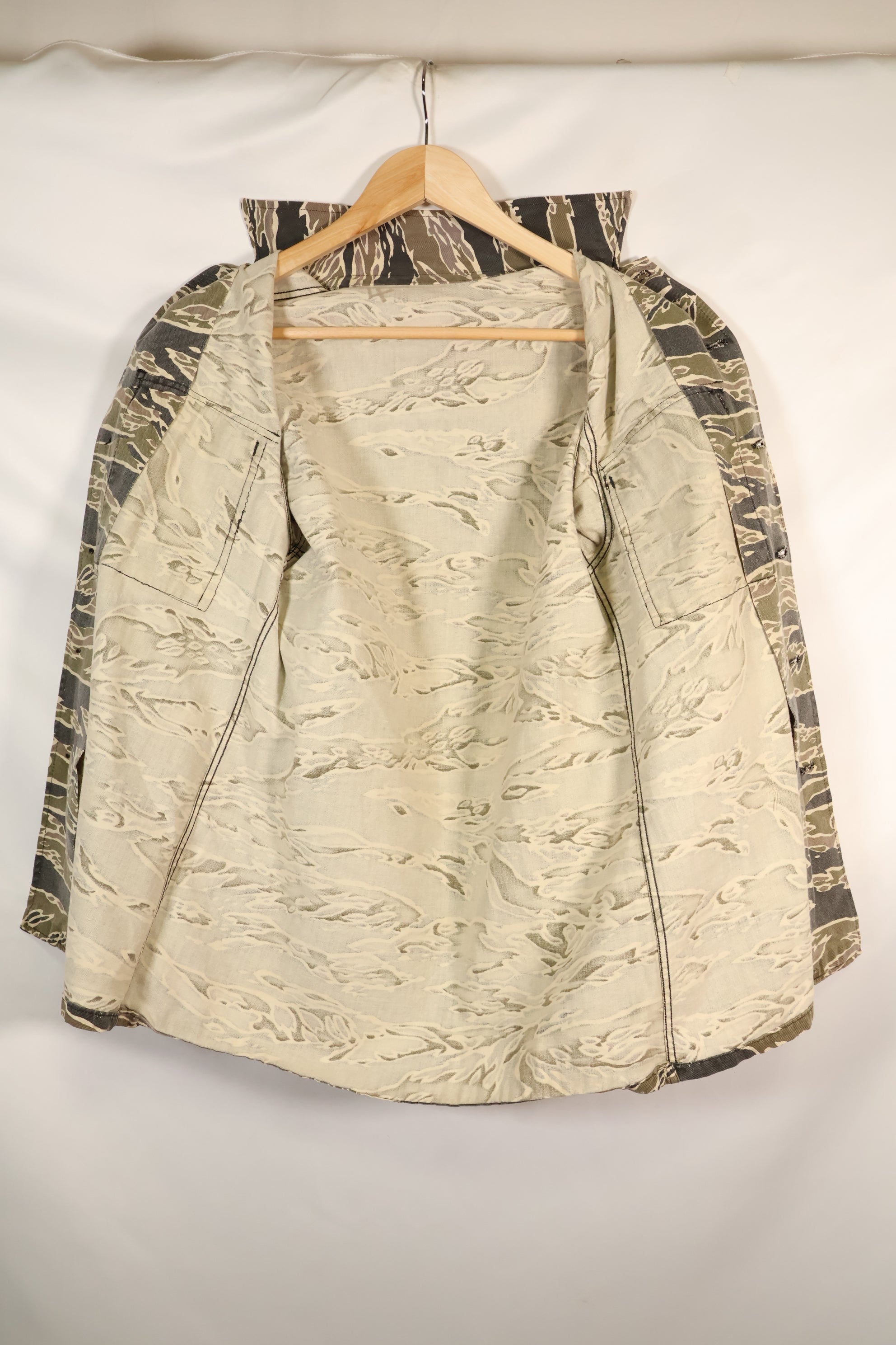 1970年代前半　レイトウォーパターン　タイガーストライプ　ヘビーコットン　シャツ　退色あり　中古品