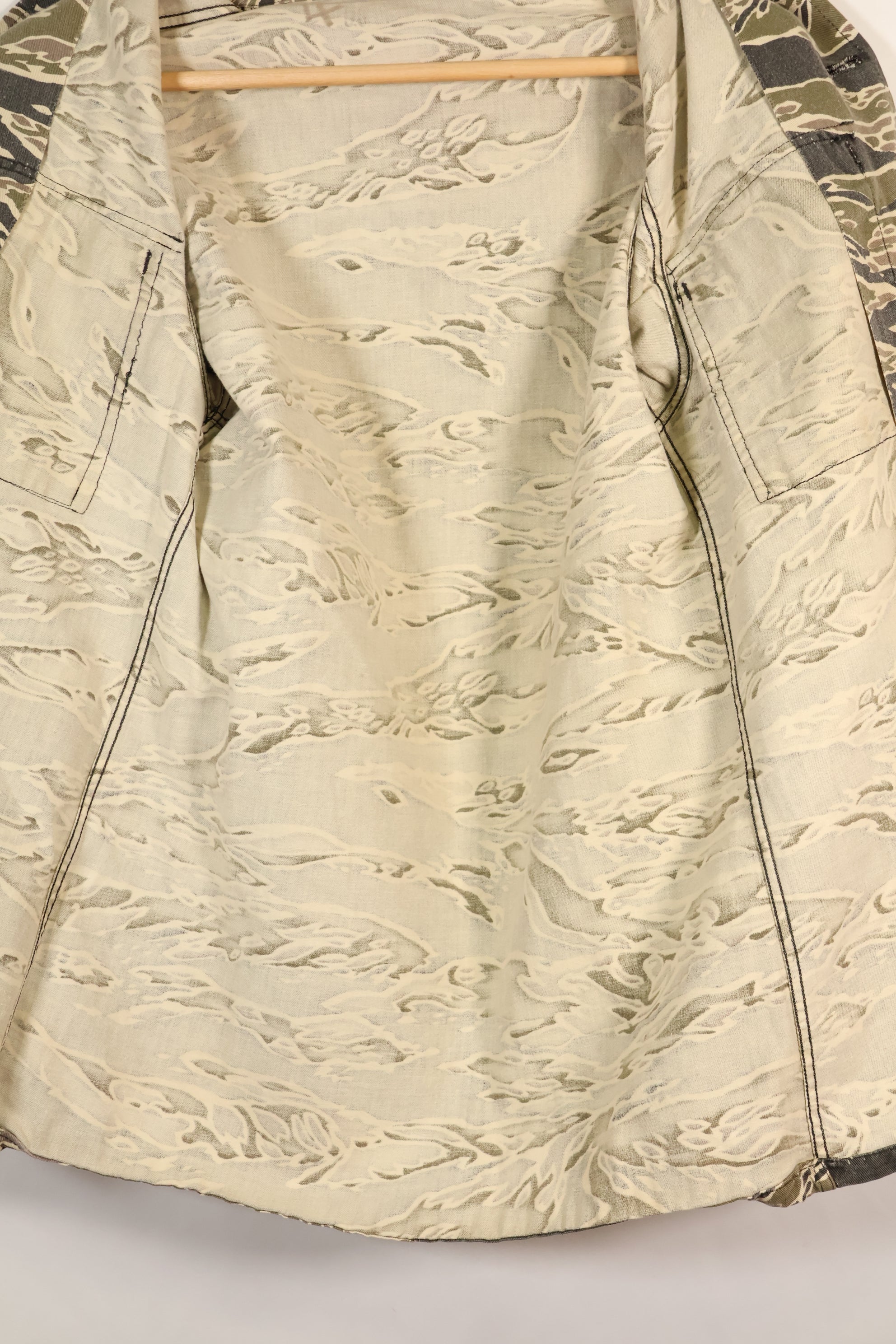 1970年代前半　レイトウォーパターン　タイガーストライプ　ヘビーコットン　シャツ　退色あり　中古品