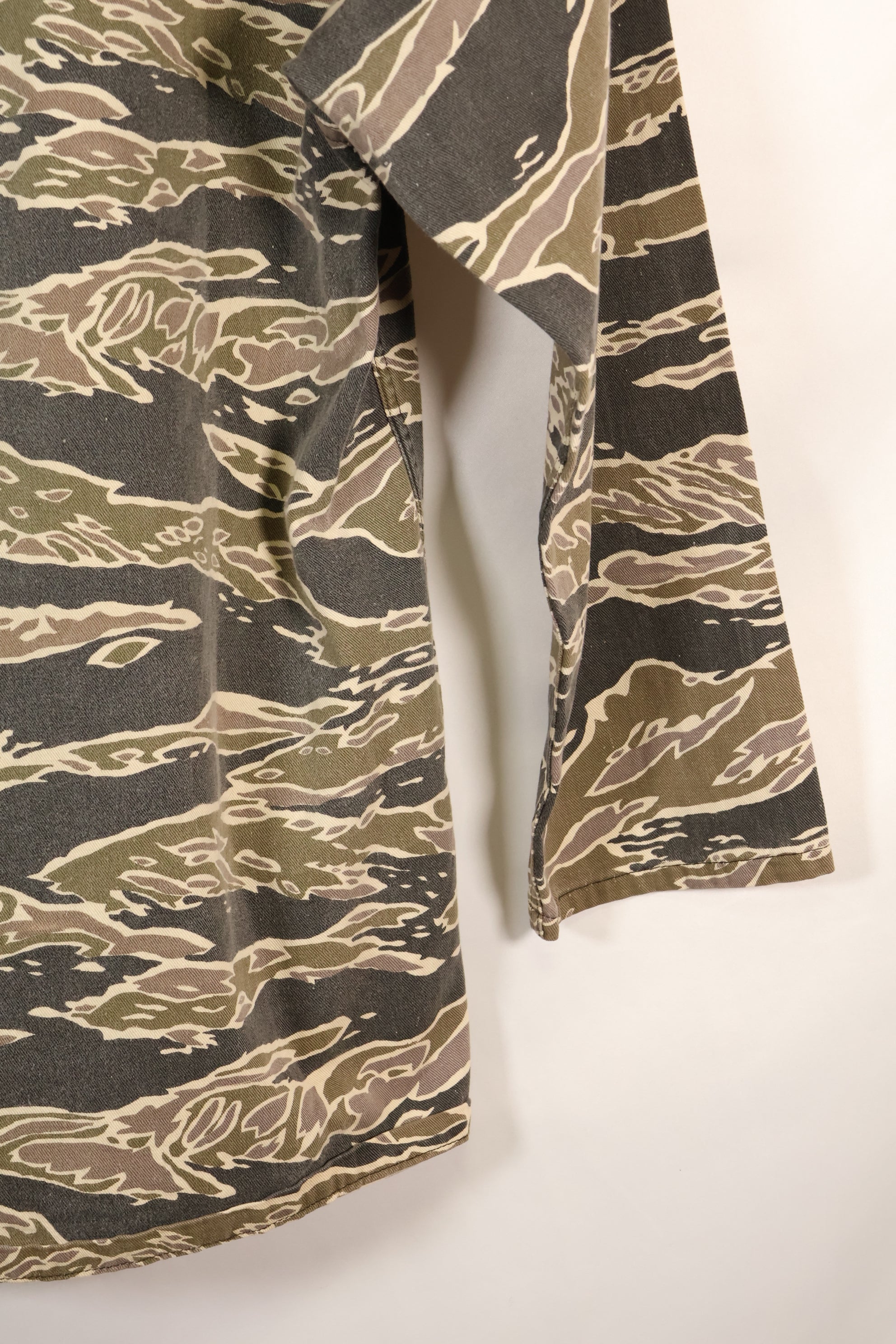 1970年代前半　レイトウォーパターン　タイガーストライプ　ヘビーコットン　シャツ　退色あり　中古品