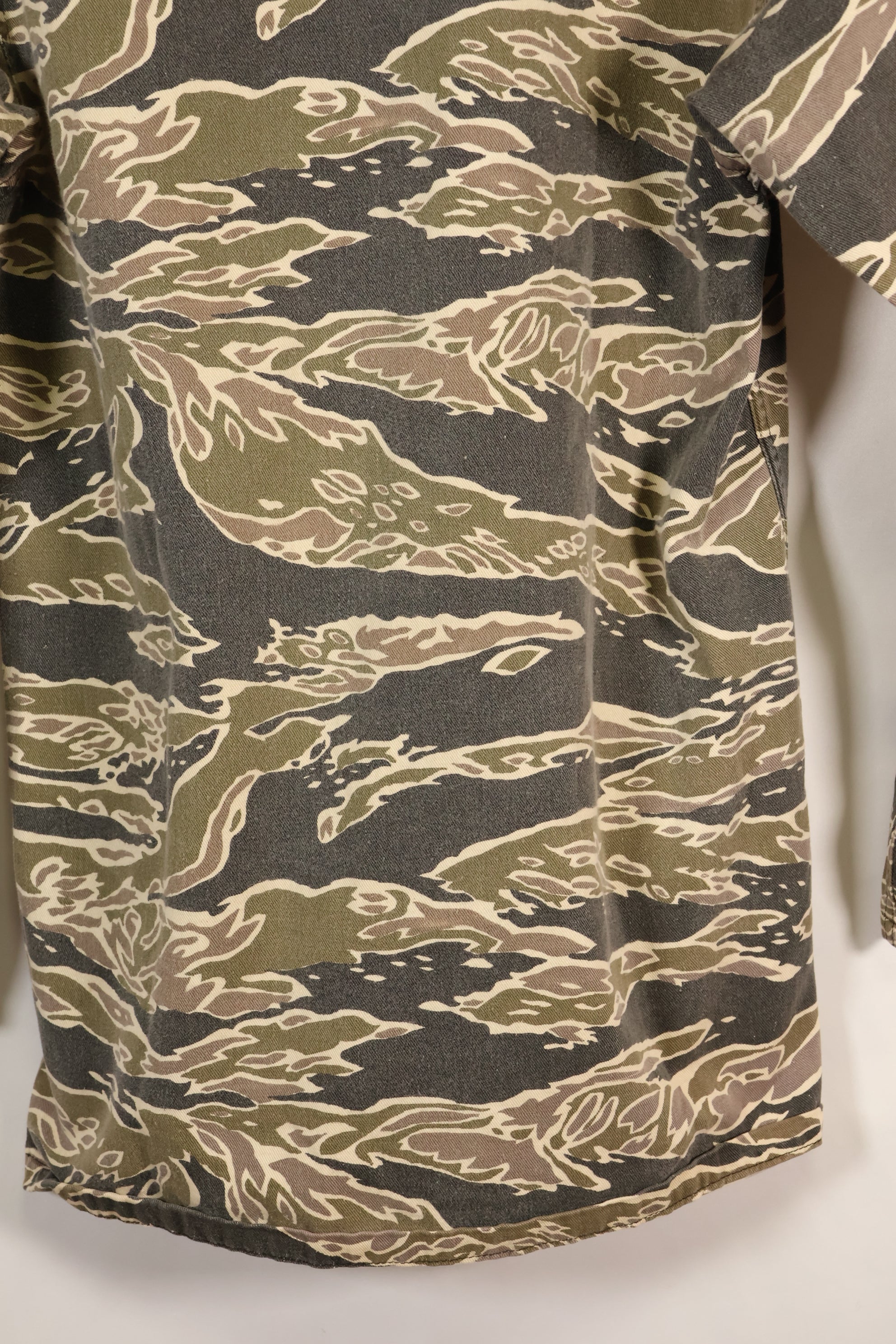 1970年代前半　レイトウォーパターン　タイガーストライプ　ヘビーコットン　シャツ　退色あり　中古品