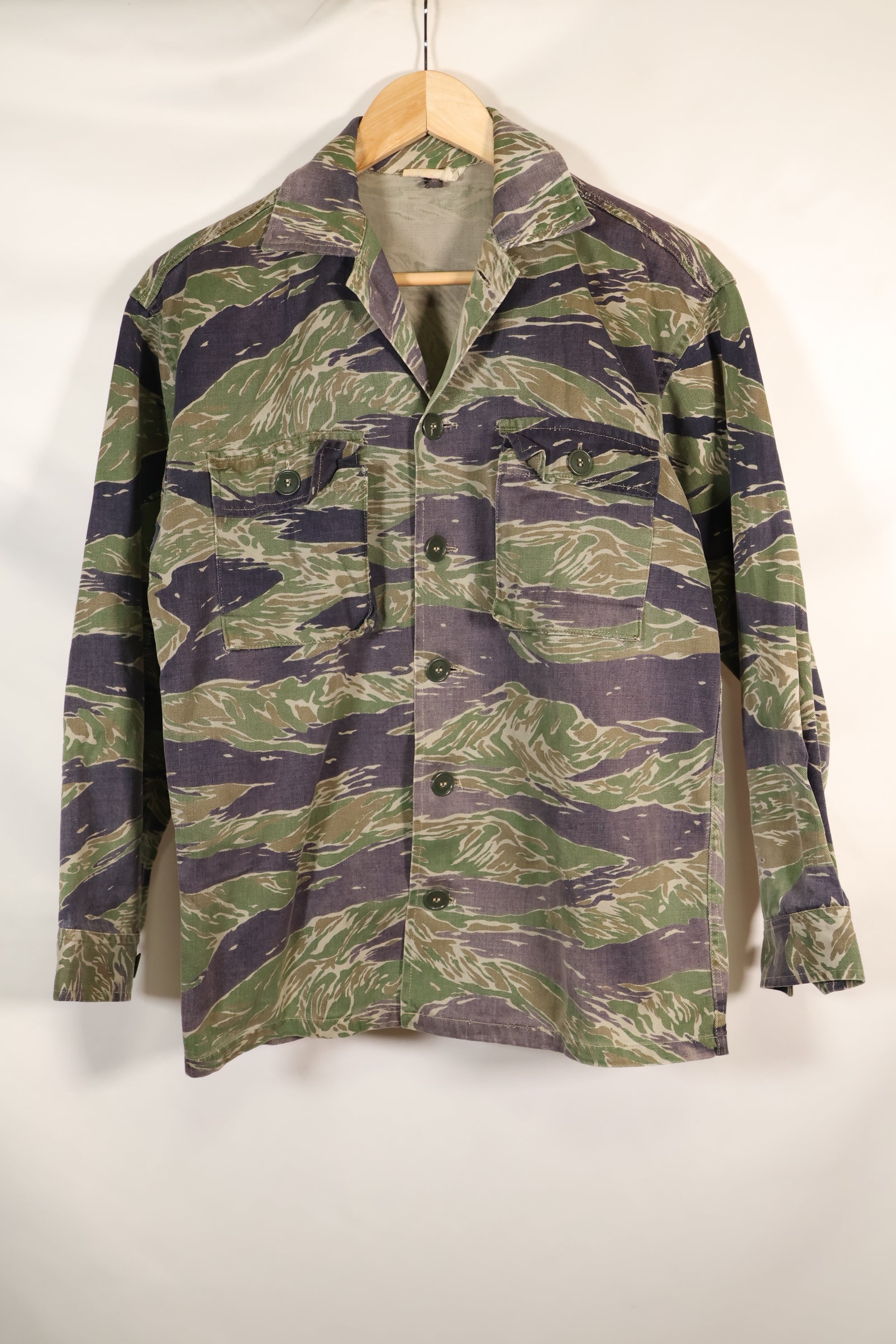 1960年代半　A-L　日本製　シルバータイガー　Asianカット　シャツ　退色あり　中古品