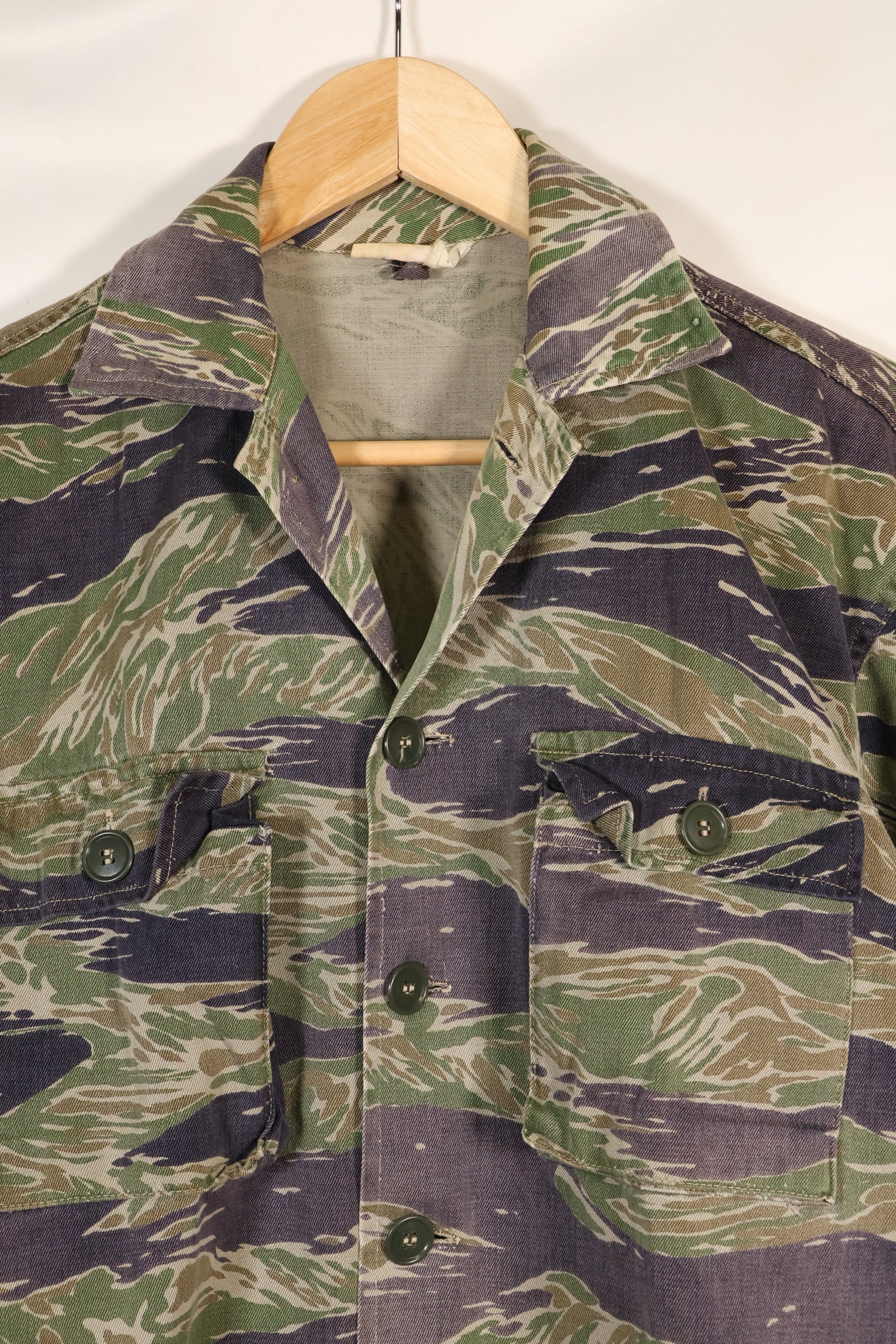 1960年代半　A-L　日本製　シルバータイガー　Asianカット　シャツ　退色あり　中古品