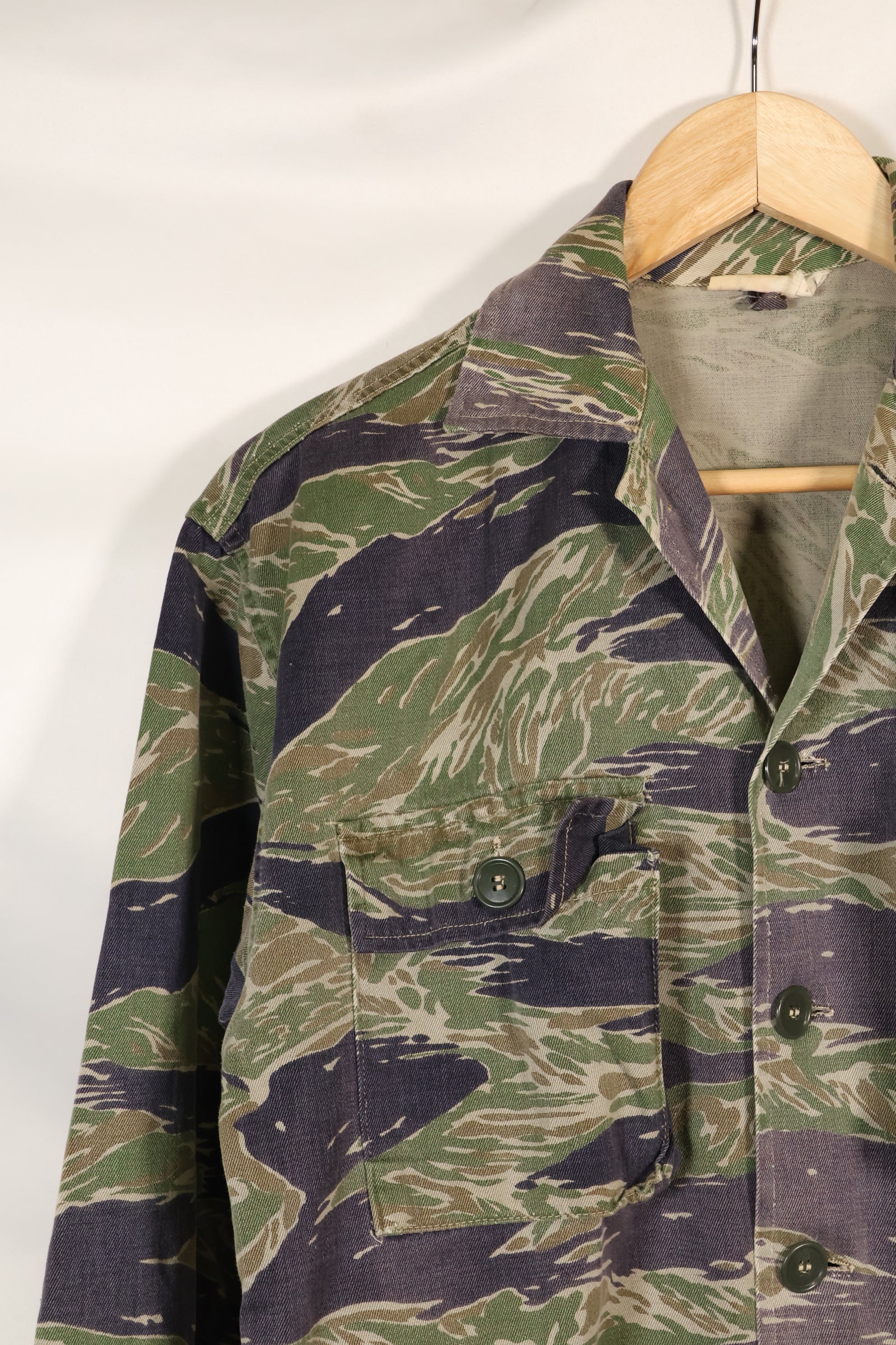 1960年代半　A-L　日本製　シルバータイガー　Asianカット　シャツ　退色あり　中古品