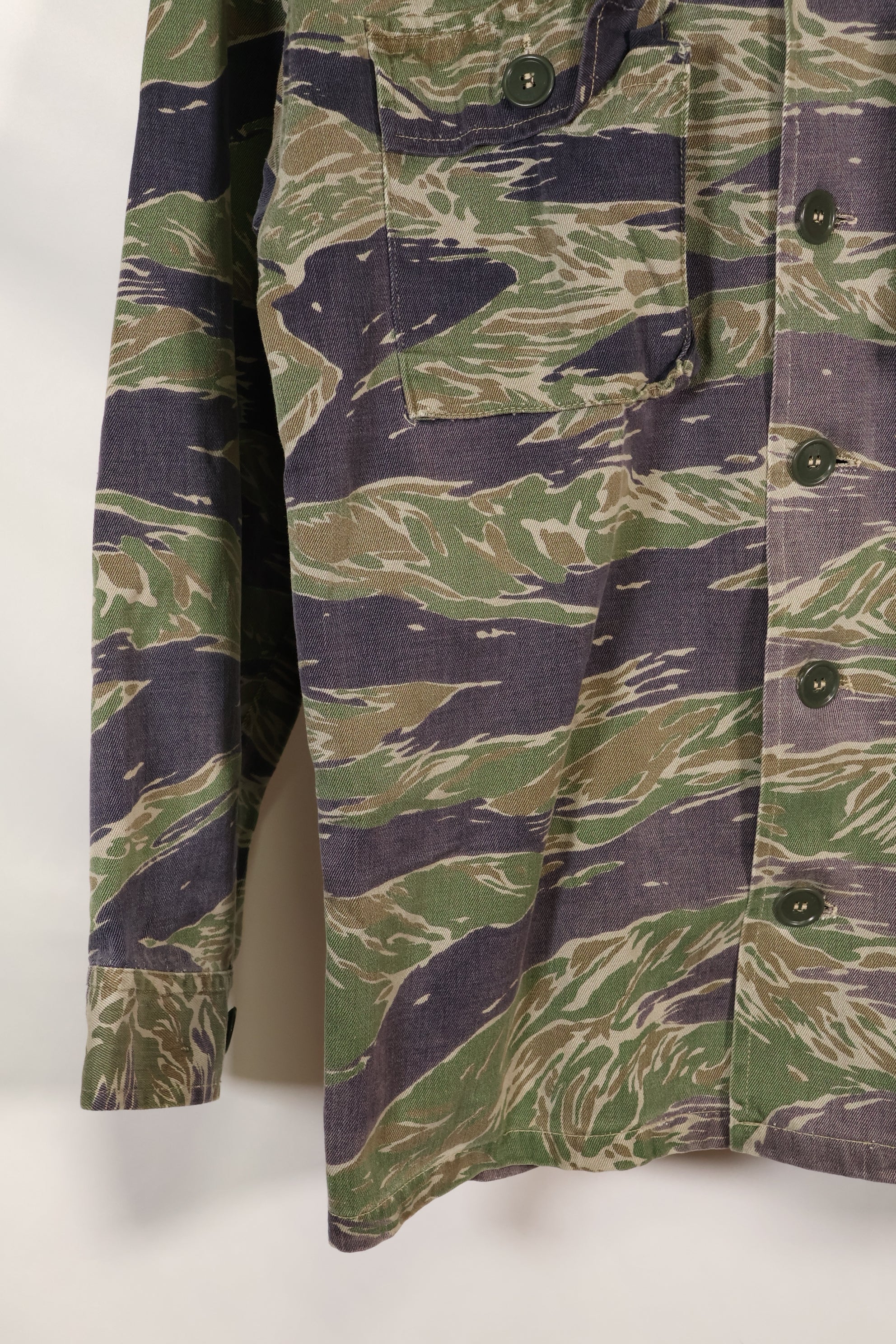 1960年代半　A-L　日本製　シルバータイガー　Asianカット　シャツ　退色あり　中古品