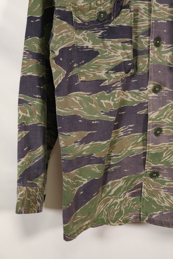 1960年代半　A-L　日本製　シルバータイガー　Asianカット　シャツ　退色あり　中古品