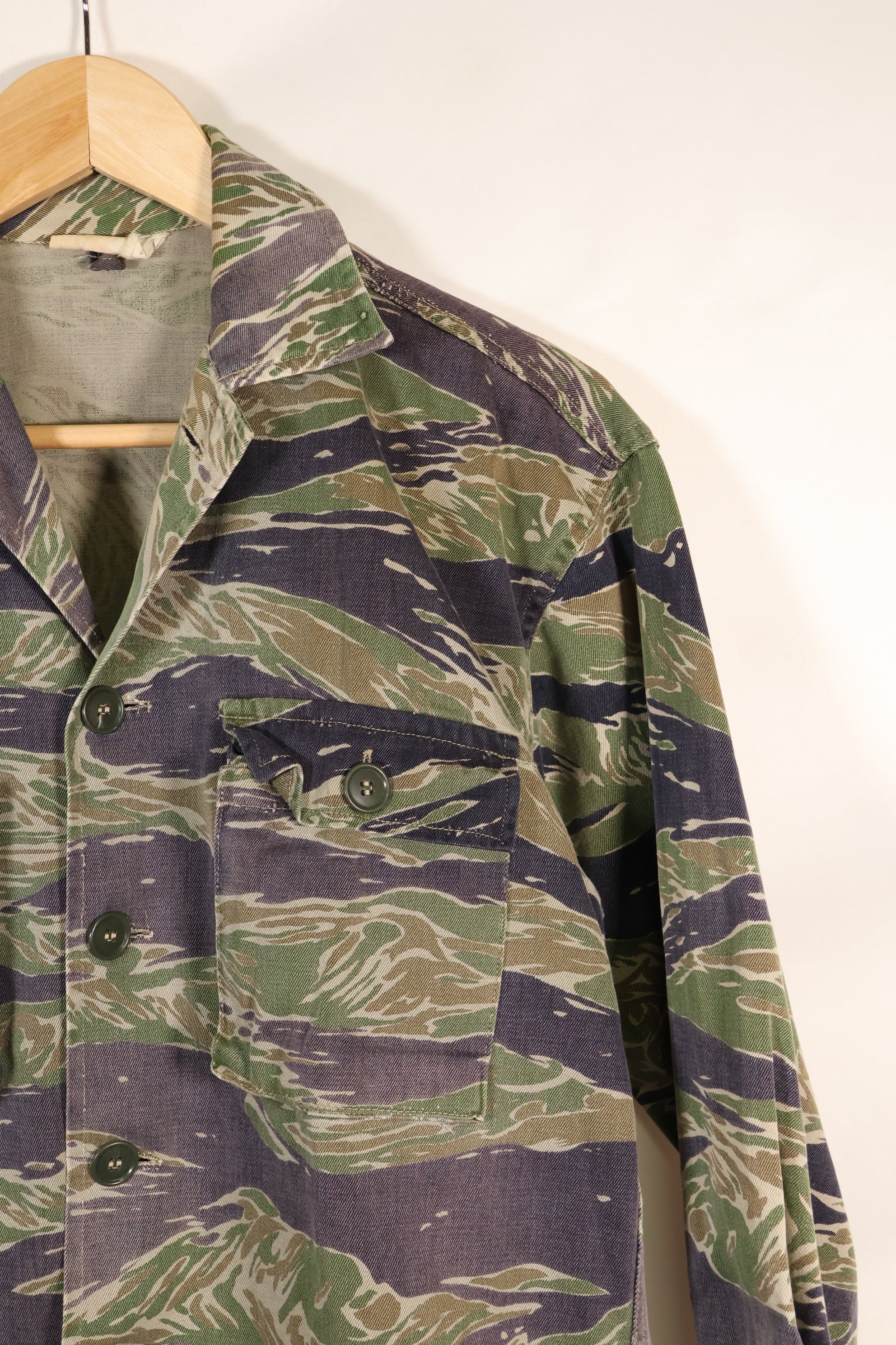 1960年代半　A-L　日本製　シルバータイガー　Asianカット　シャツ　退色あり　中古品