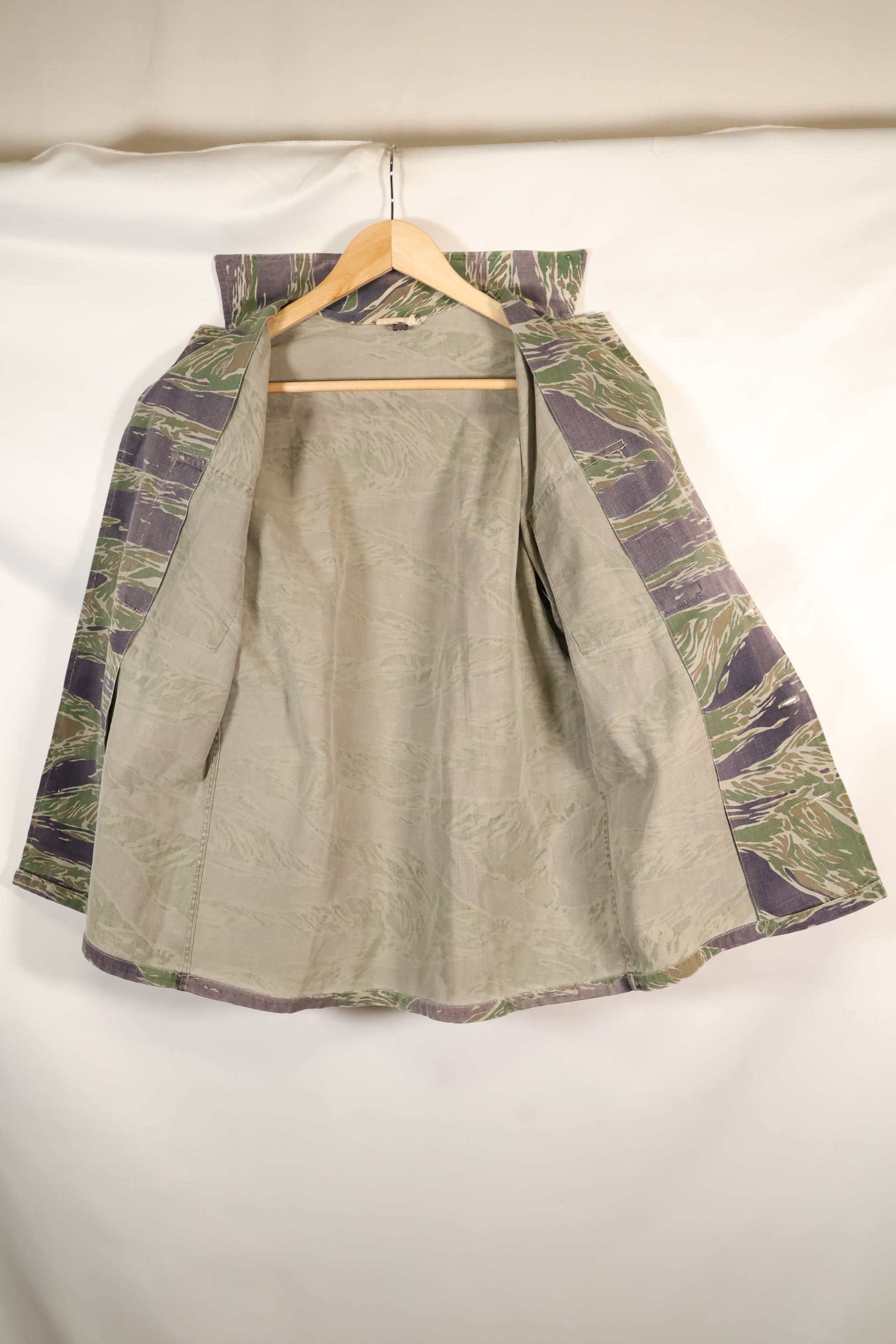 1960年代半　A-L　日本製　シルバータイガー　Asianカット　シャツ　退色あり　中古品