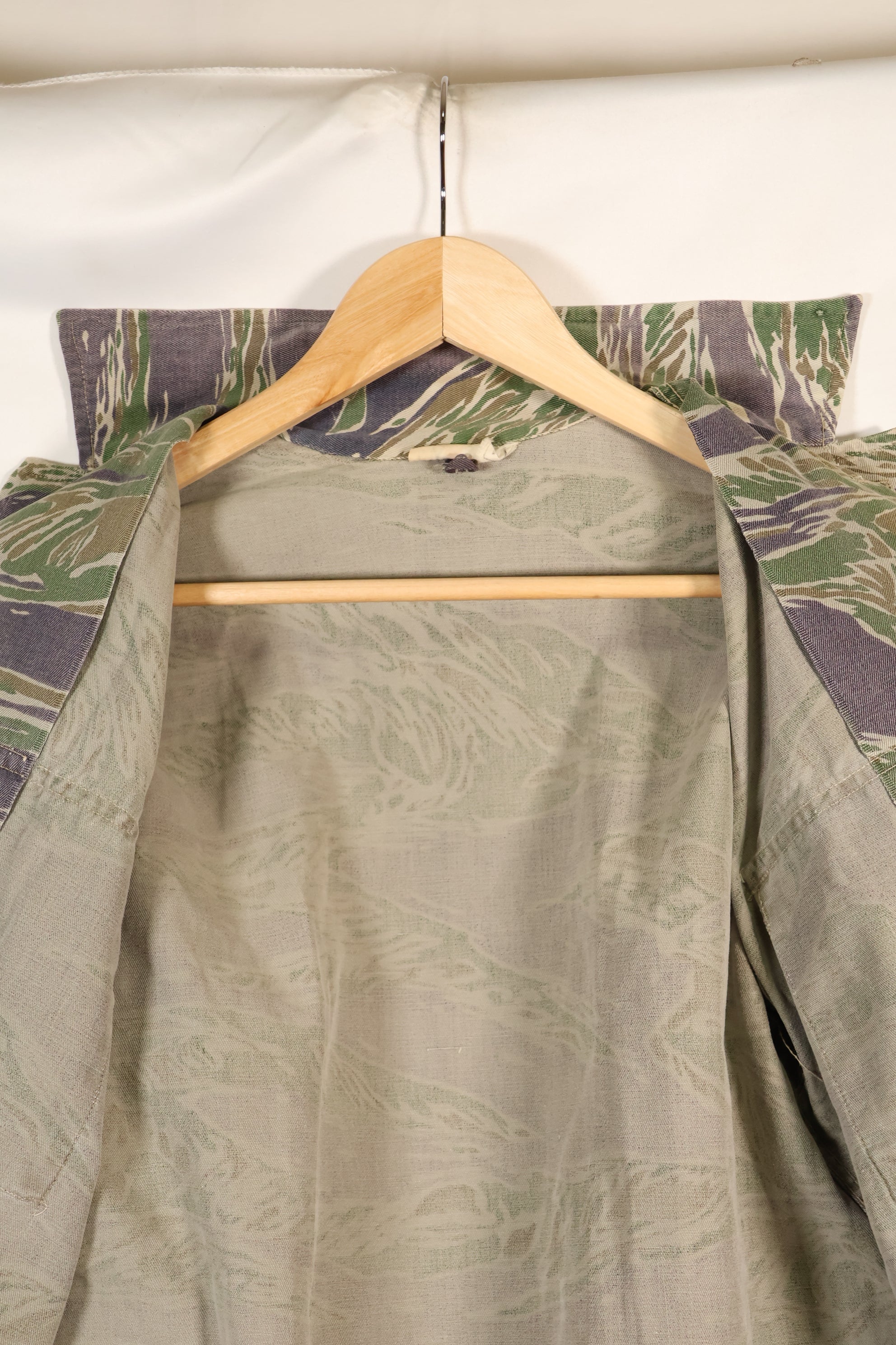 1960年代半　A-L　日本製　シルバータイガー　Asianカット　シャツ　退色あり　中古品