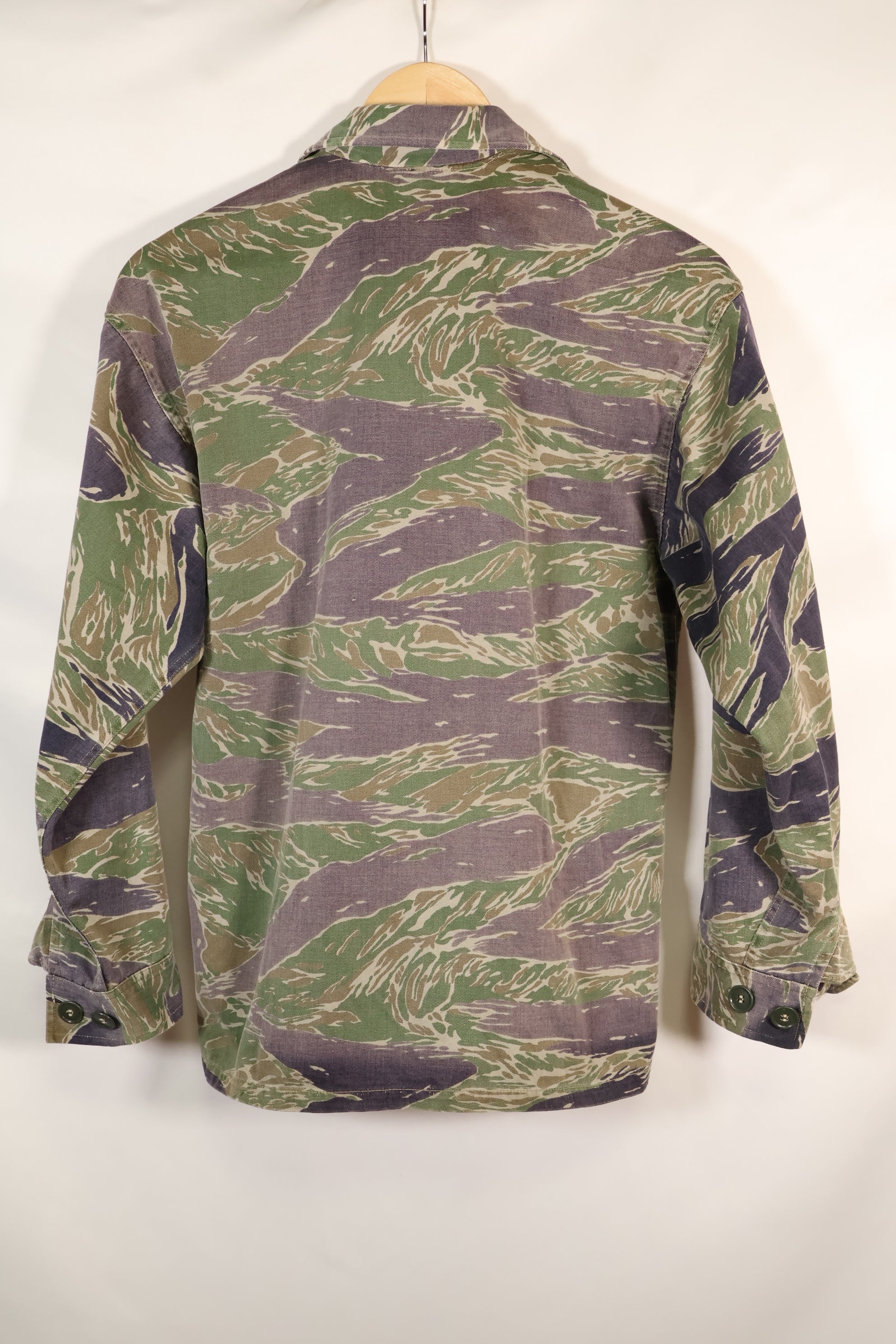 1960年代半　A-L　日本製　シルバータイガー　Asianカット　シャツ　退色あり　中古品