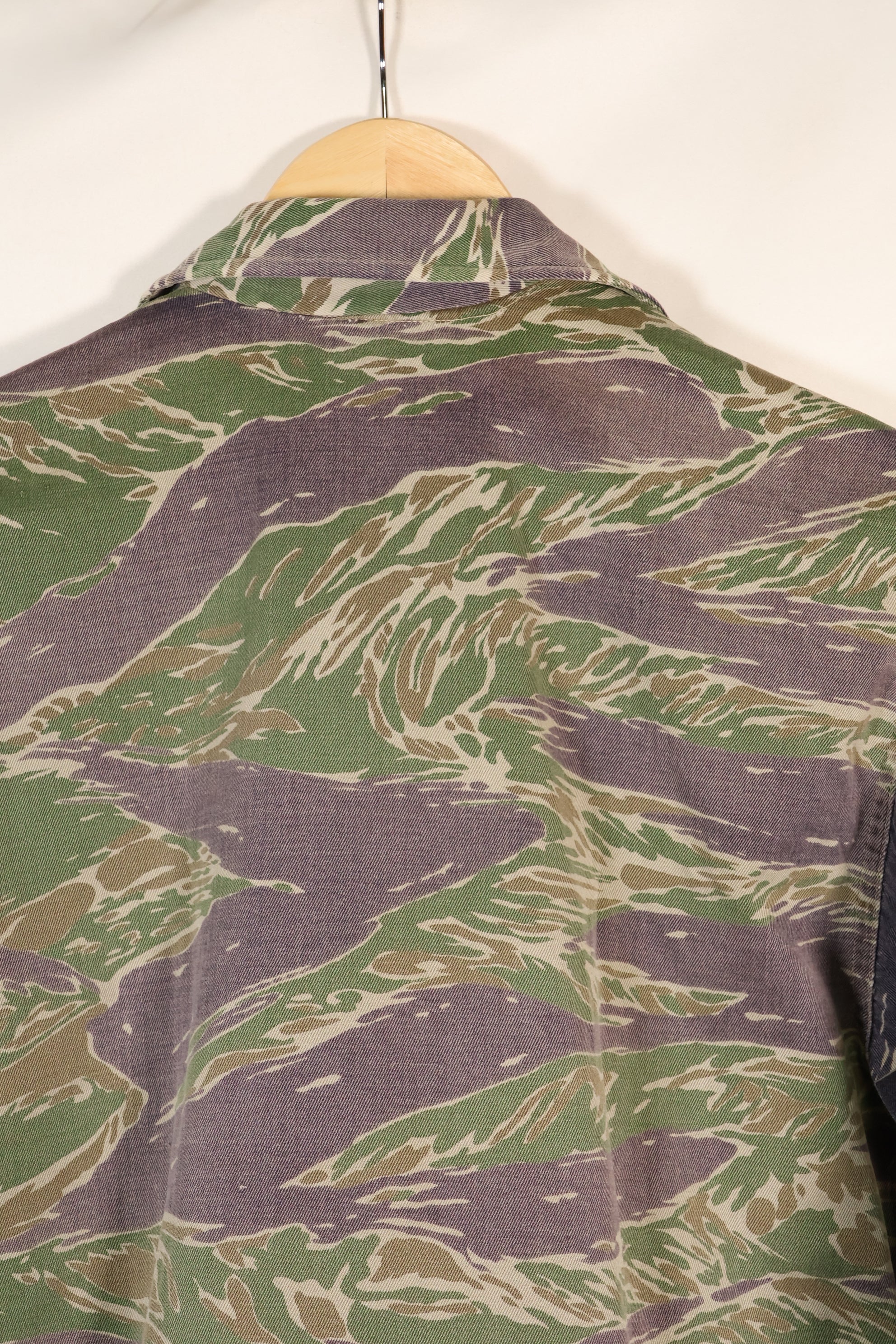 1960年代半　A-L　日本製　シルバータイガー　Asianカット　シャツ　退色あり　中古品