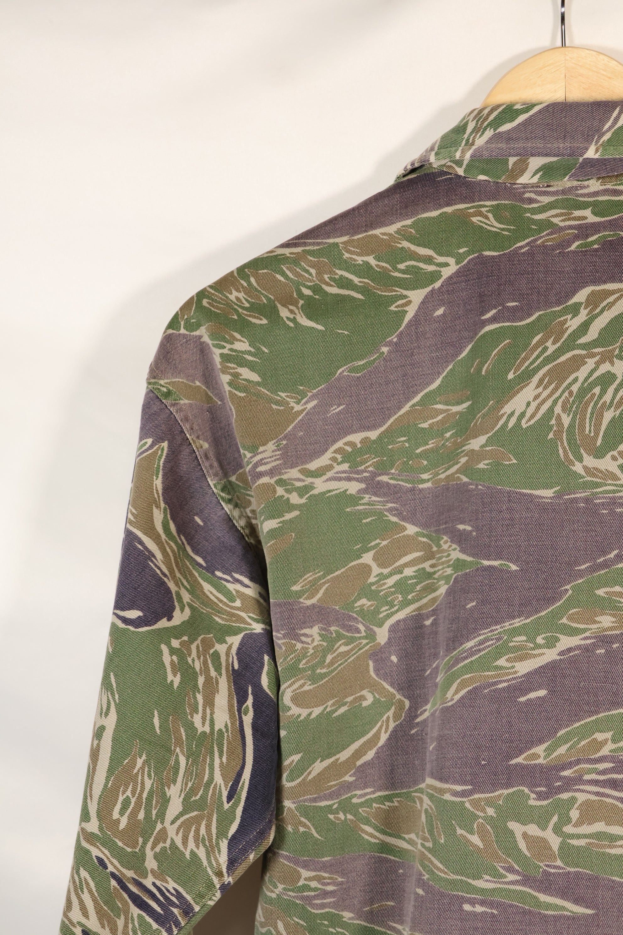 1960年代半　A-L　日本製　シルバータイガー　Asianカット　シャツ　退色あり　中古品