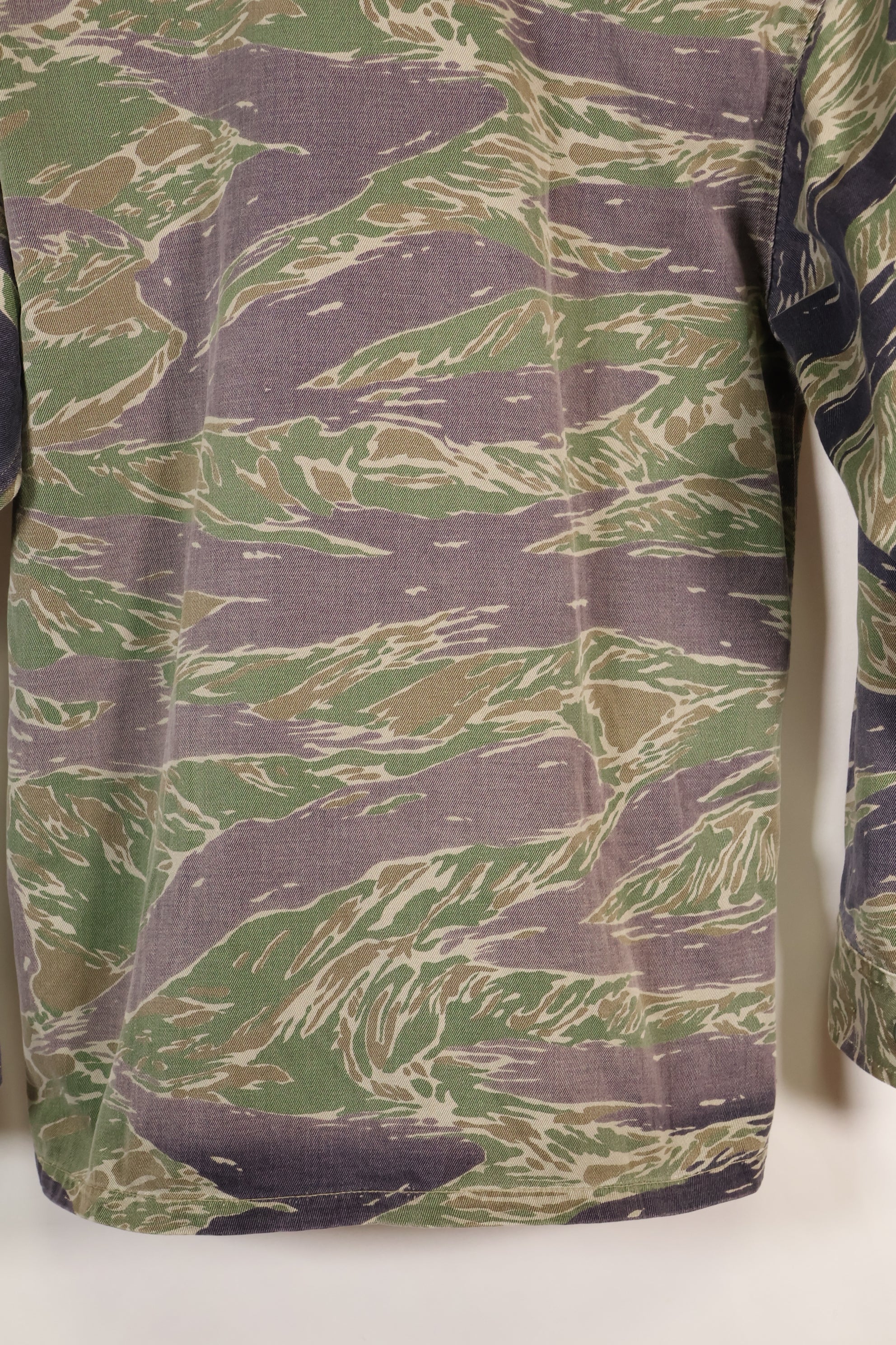 1960年代半　A-L　日本製　シルバータイガー　Asianカット　シャツ　退色あり　中古品