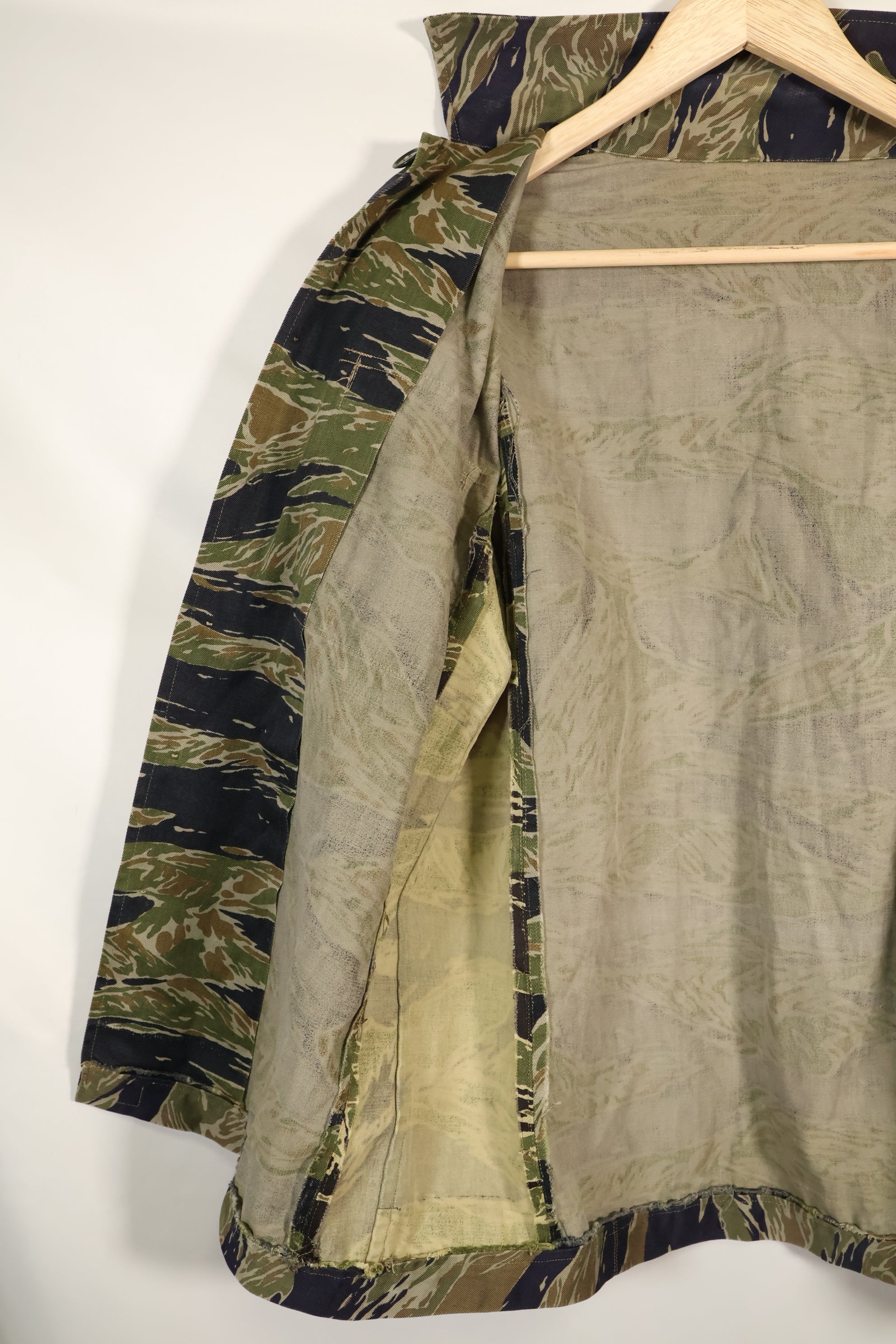 1960年代半　日本製　シルバータイガーシャツ　Asianカット　別生地サイズ改造あり　中古品