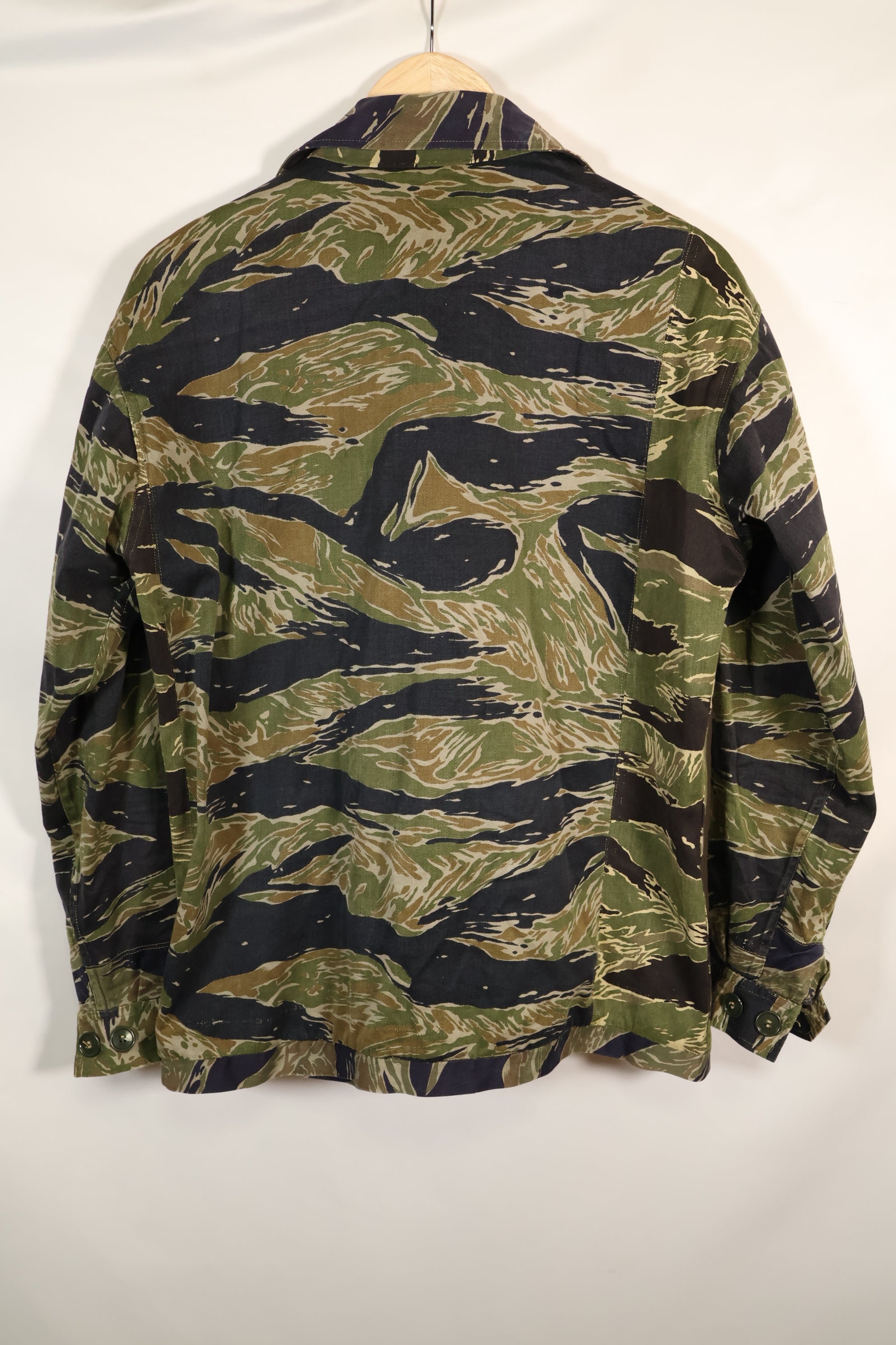 1960年代半　日本製　シルバータイガーシャツ　Asianカット　別生地サイズ改造あり　中古品