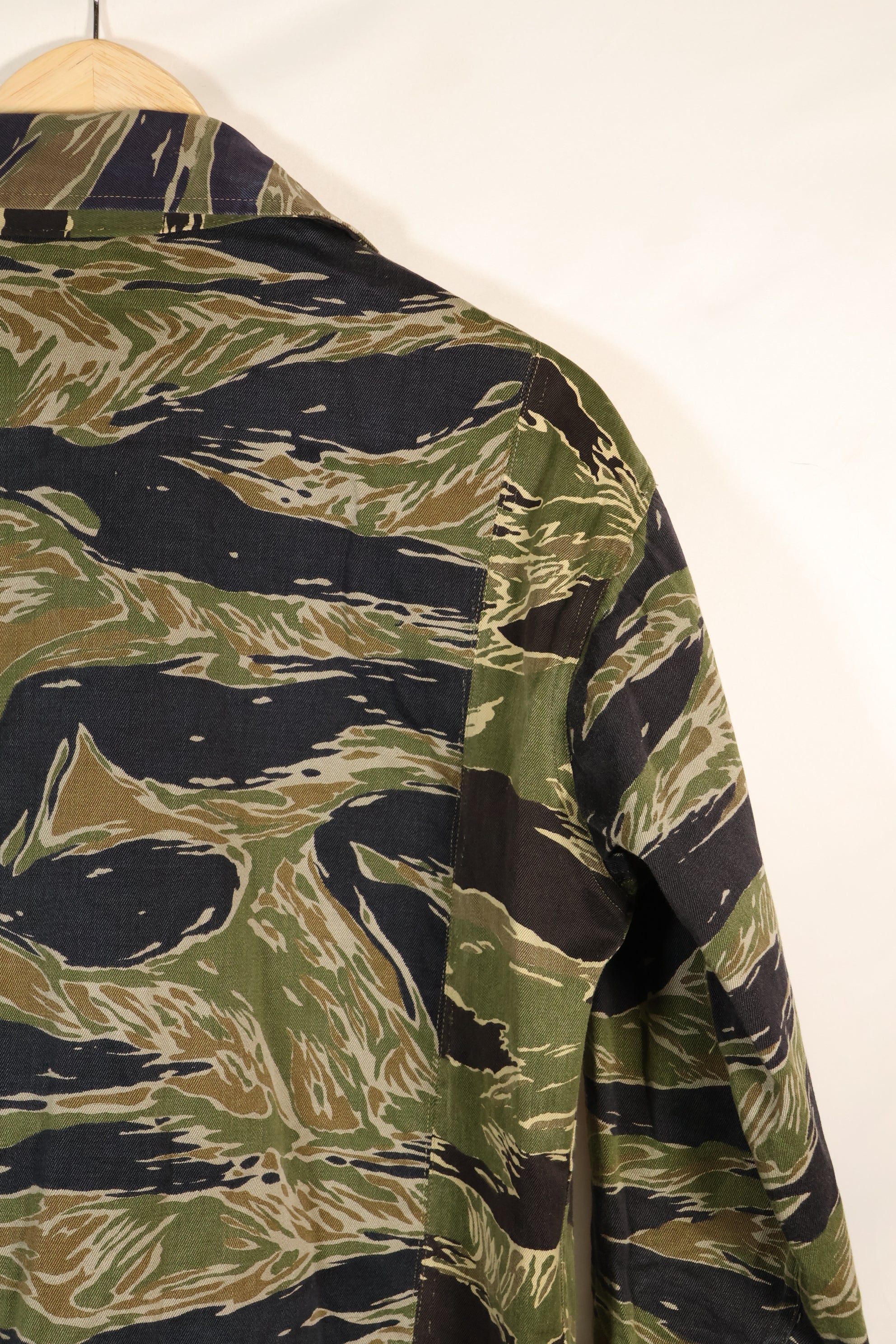 1960年代半　日本製　シルバータイガーシャツ　Asianカット　別生地サイズ改造あり　中古品