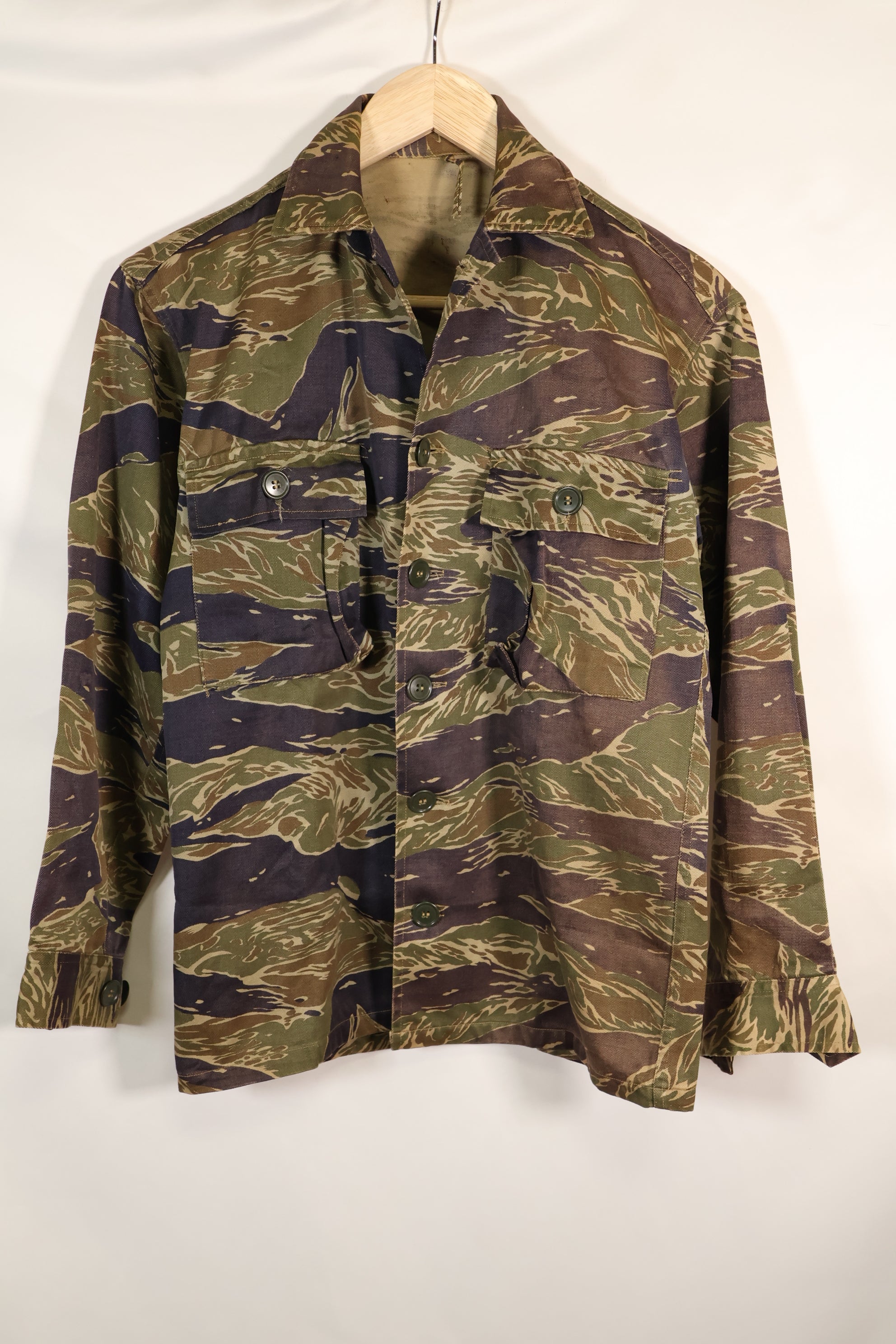 1960年代半　日本製　シルバータイガーシャツ　Asianカット　退色少ない　中古品