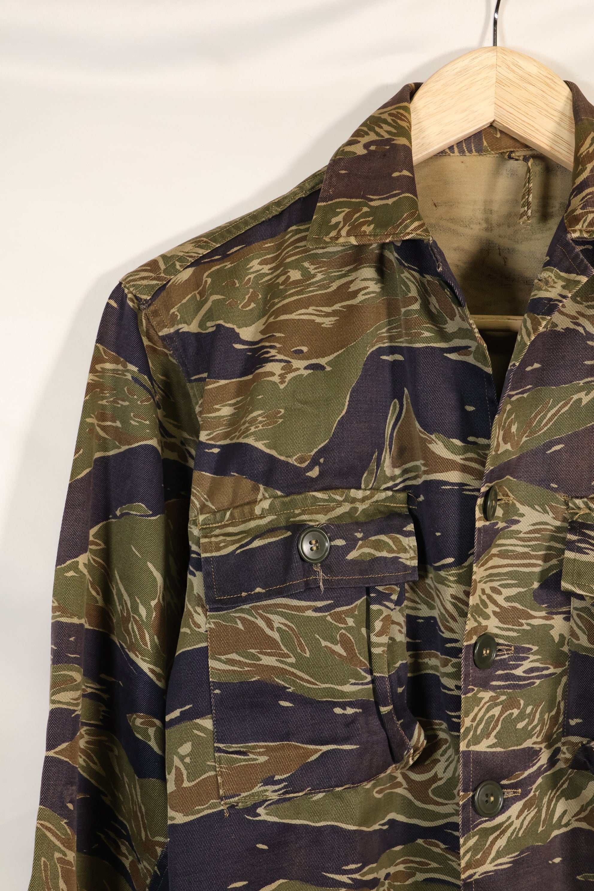 1960年代半　日本製　シルバータイガーシャツ　Asianカット　退色少ない　中古品