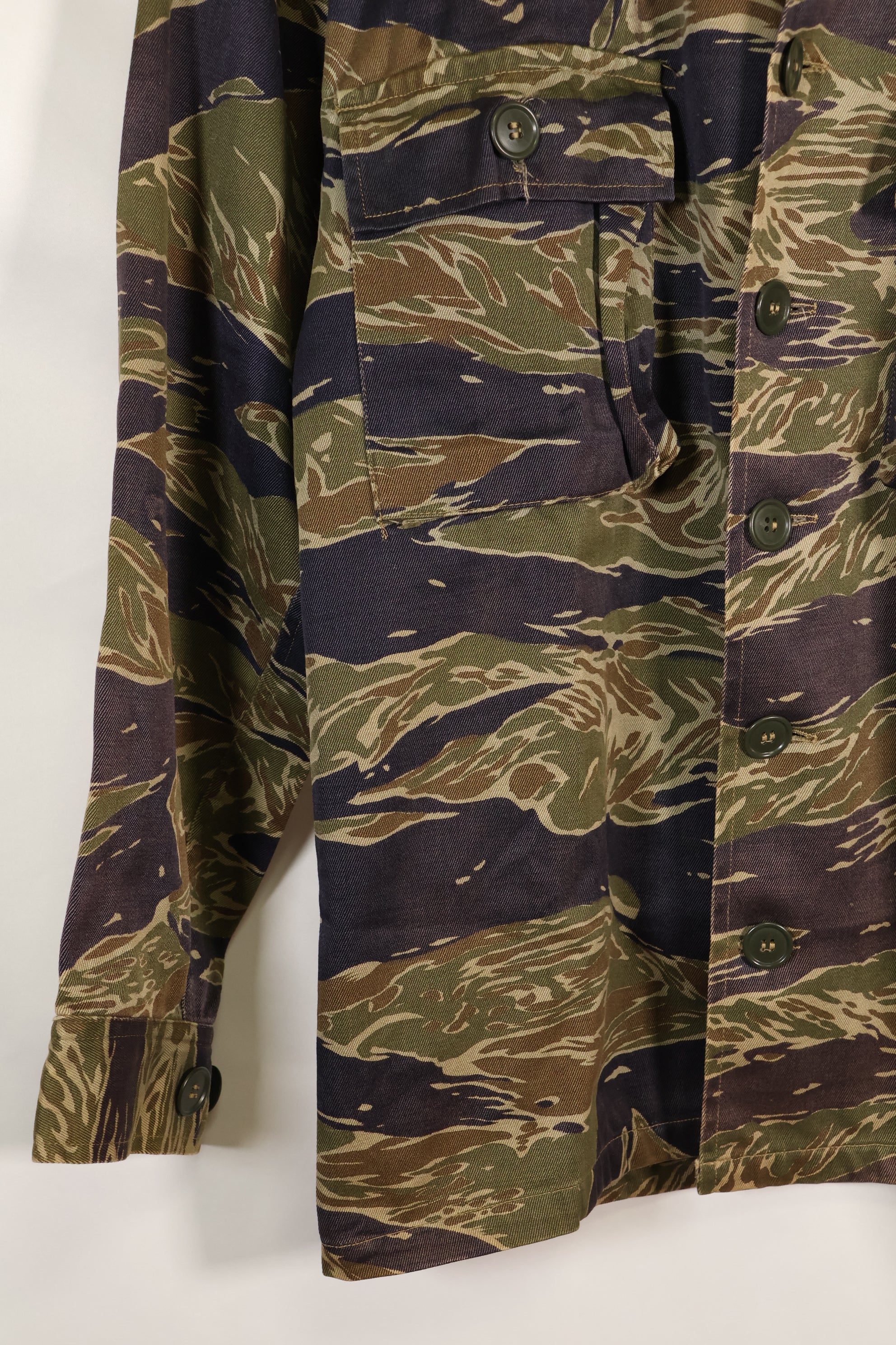 1960年代半　日本製　シルバータイガーシャツ　Asianカット　退色少ない　中古品