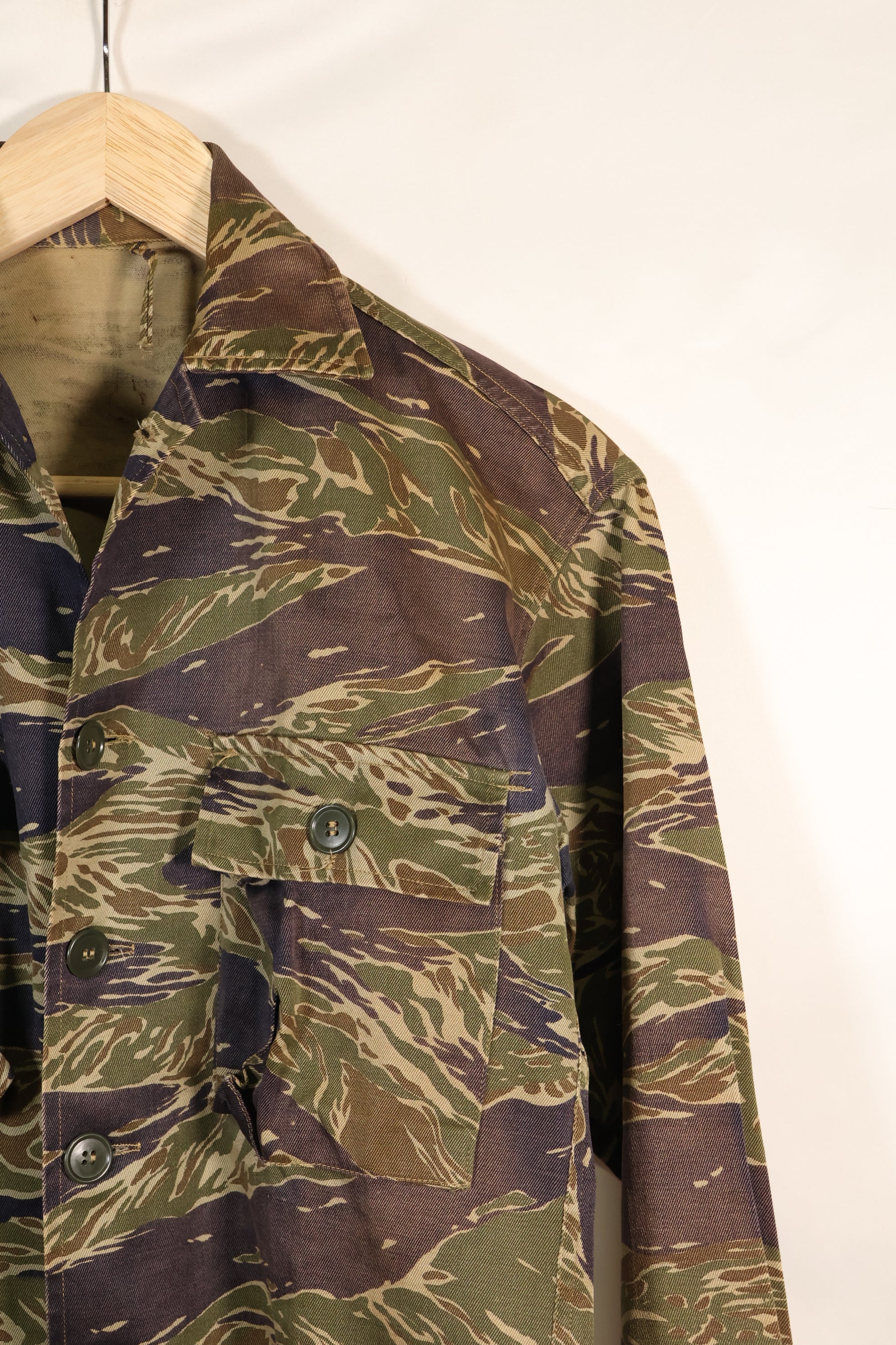 1960年代半　日本製　シルバータイガーシャツ　Asianカット　退色少ない　中古品