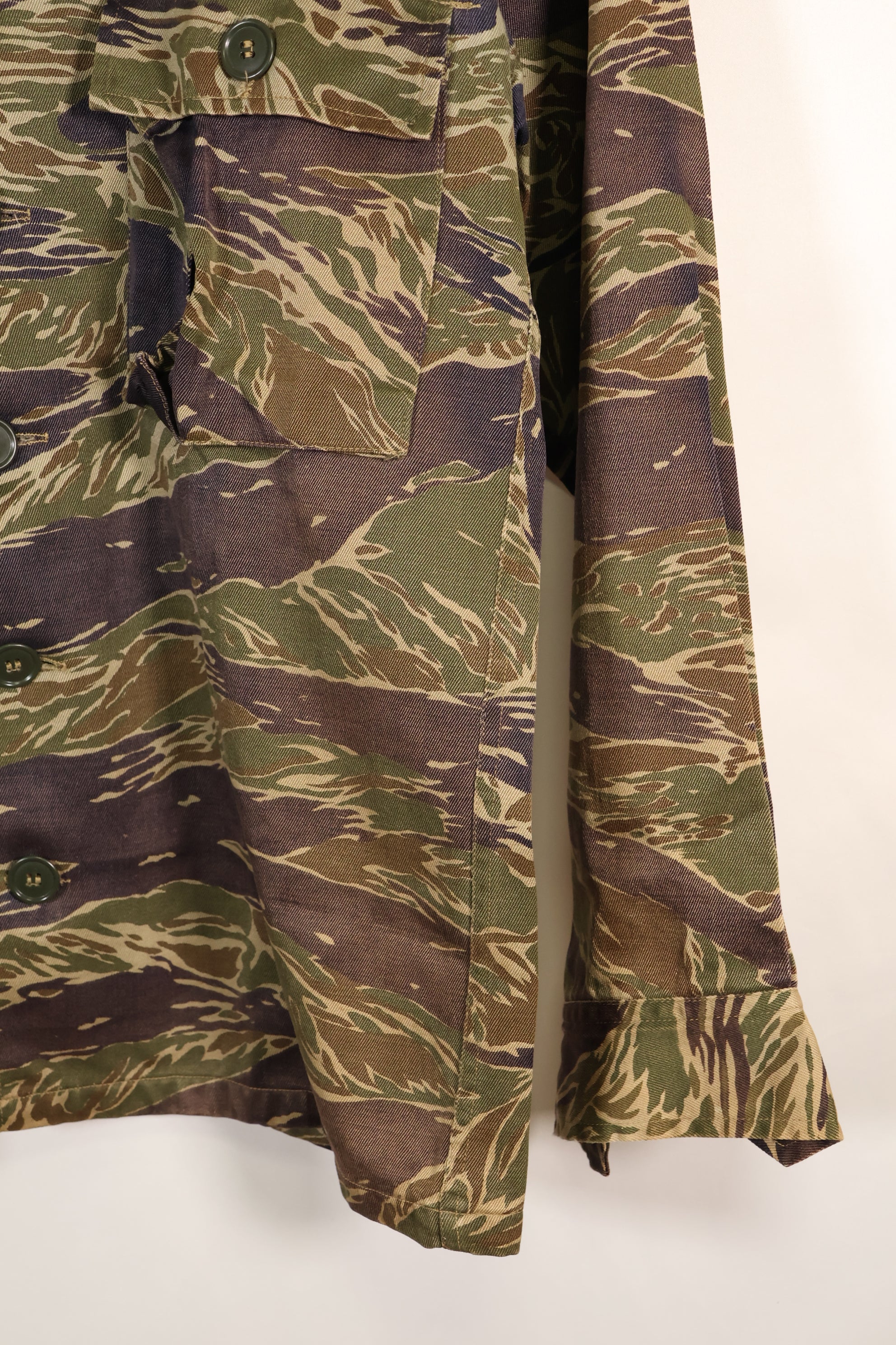 1960年代半　日本製　シルバータイガーシャツ　Asianカット　退色少ない　中古品