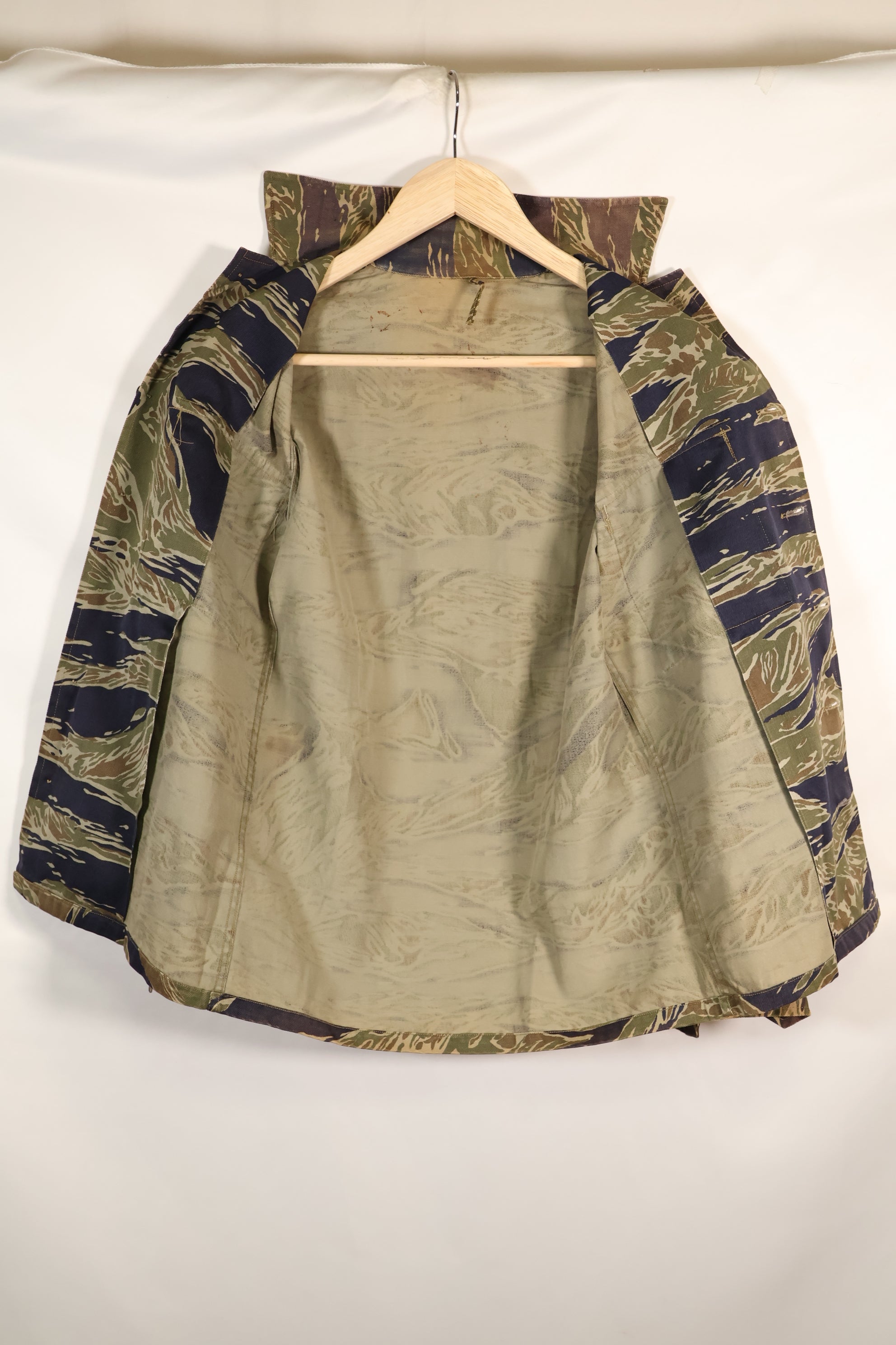 1960年代半　日本製　シルバータイガーシャツ　Asianカット　退色少ない　中古品