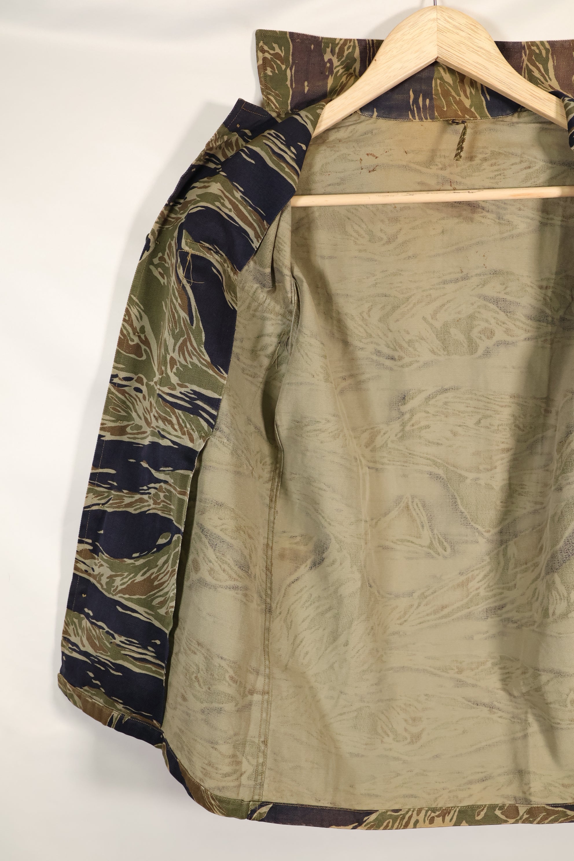 1960年代半　日本製　シルバータイガーシャツ　Asianカット　退色少ない　中古品