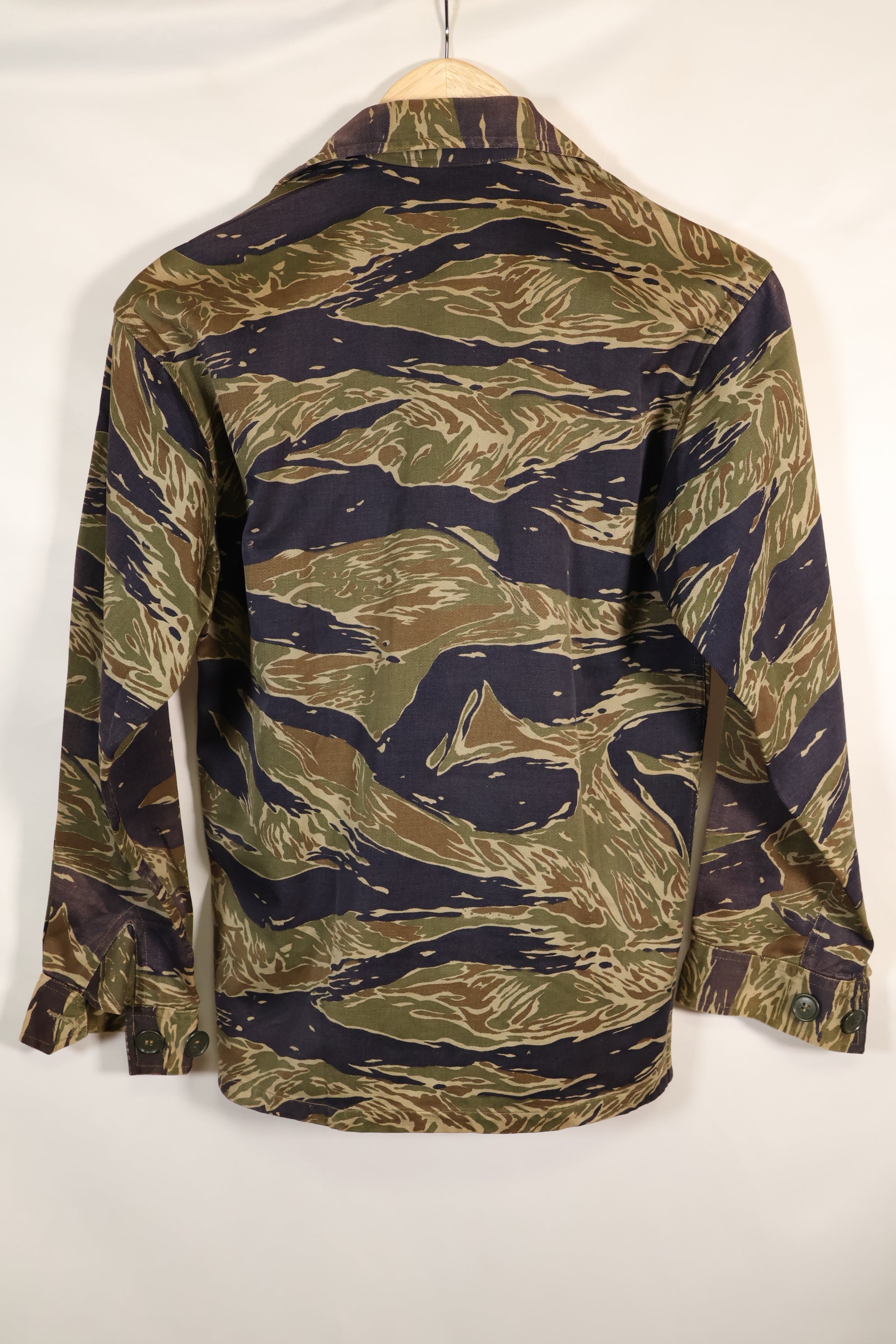 1960年代半　日本製　シルバータイガーシャツ　Asianカット　退色少ない　中古品