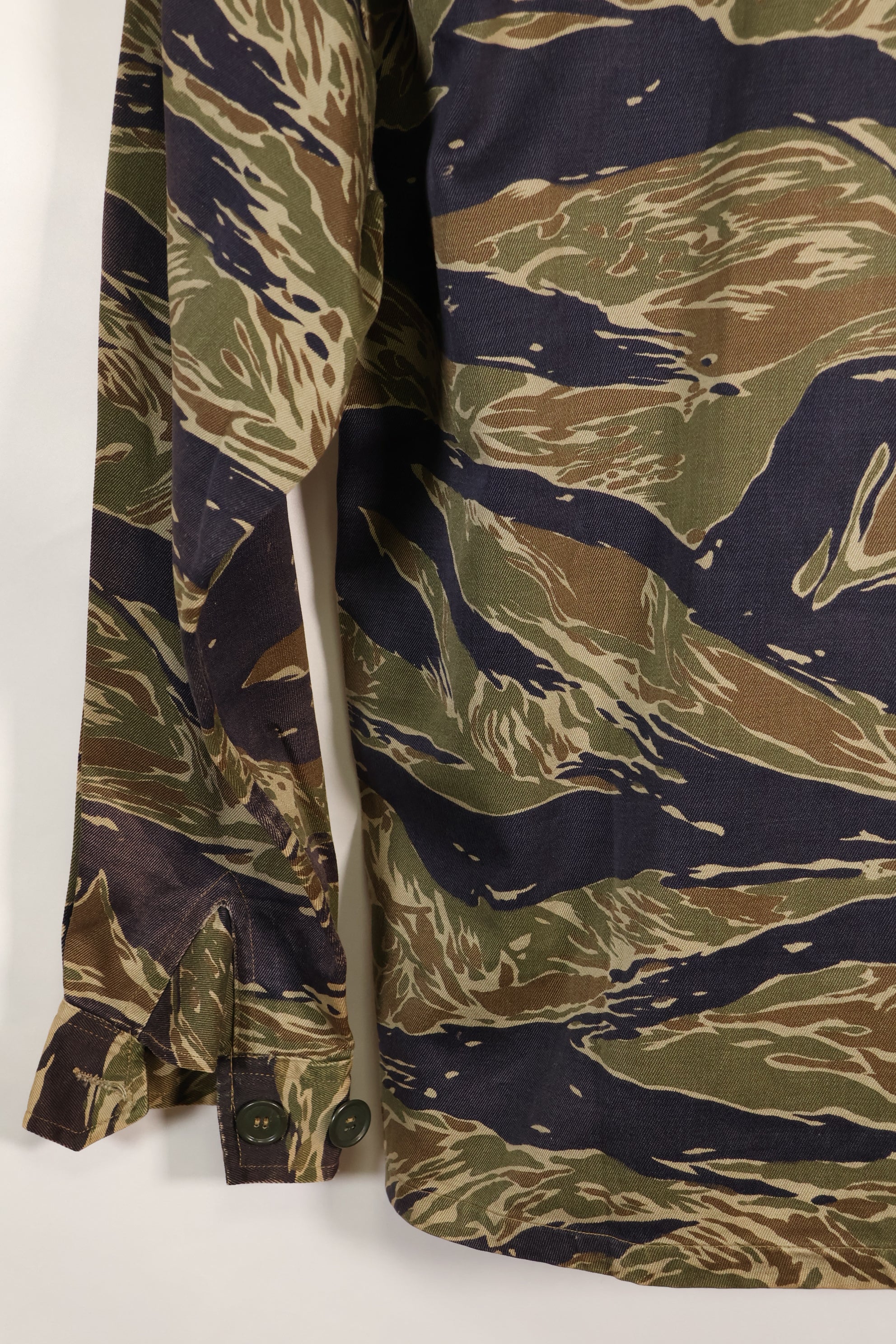 1960年代半　日本製　シルバータイガーシャツ　Asianカット　退色少ない　中古品