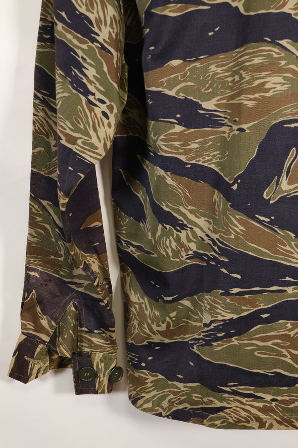 1960年代半　日本製　シルバータイガーシャツ　Asianカット　退色少ない　中古品