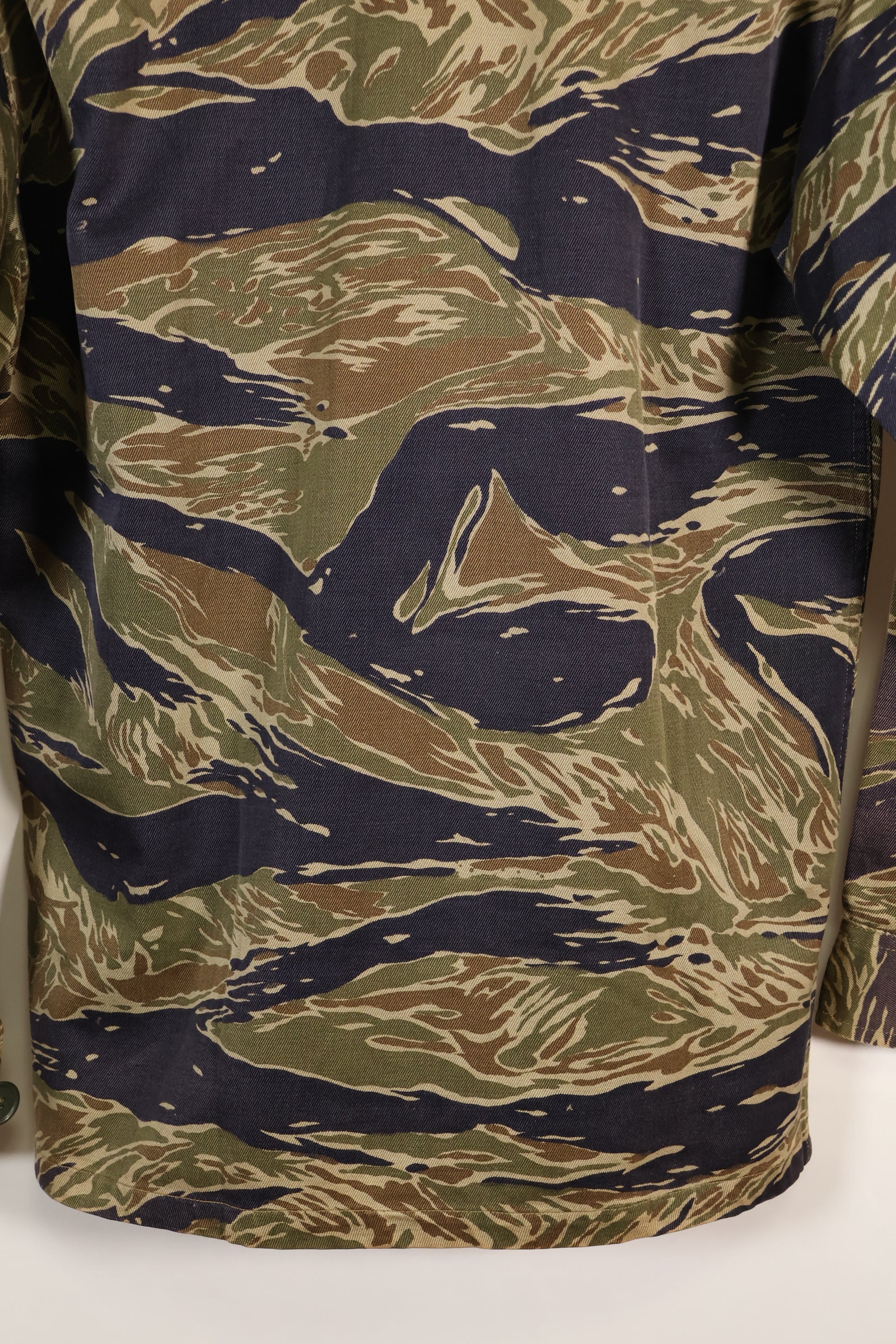 1960年代半　日本製　シルバータイガーシャツ　Asianカット　退色少ない　中古品