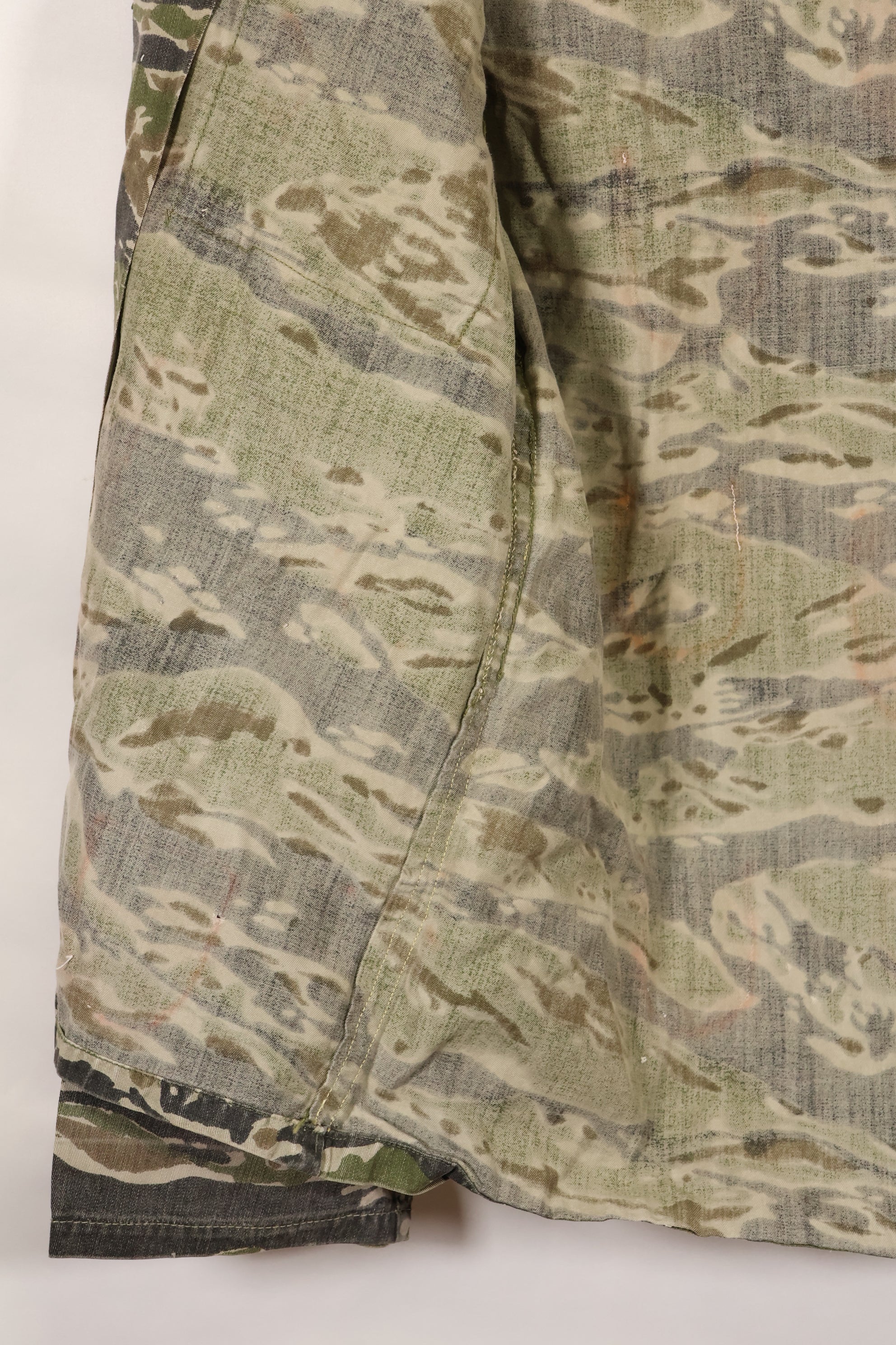 1960年代　タイガーストライプ　シャツ　CIDGパターン　退色あり　汚れあり　中古品